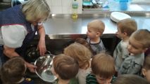 "Z wizytą w przedszkolnej kuchni" - gr. I i II, Wiesława Twardowska