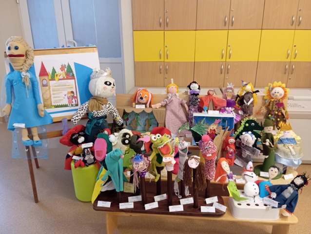 Więcej o: Międzyprzedszkolny rodzinny konkurs plastyczno-techniczny „Bohaterowie naszych bajek i baśni”