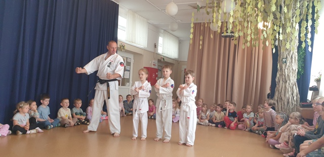 Więcej o: "Pokaz karate"
